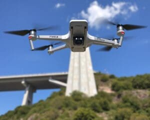 Können Drohnen die Überwachung von Brücken und Dämmen erleichtern?