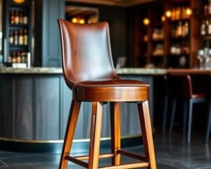 Elegante Barhocker aus Holz und Leder